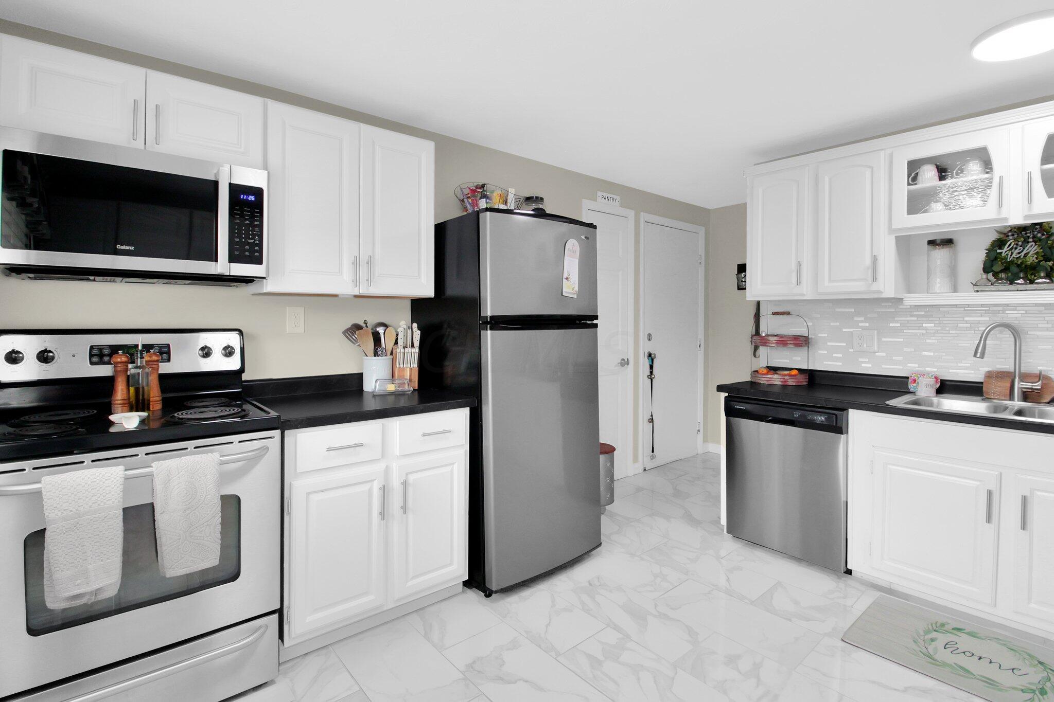 1853 Brookfield Road Columbus, OH 43229 - Photo 9 of 25 9-web-or-mls-1853-brookfield-rd