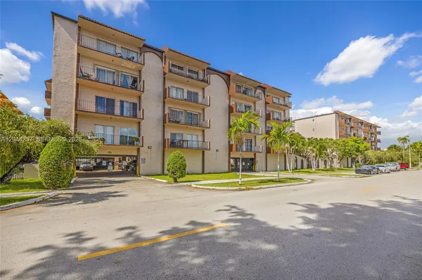 $239,000 | 1950 West 54th Street, Unit 206, Hialeah, FL 33012