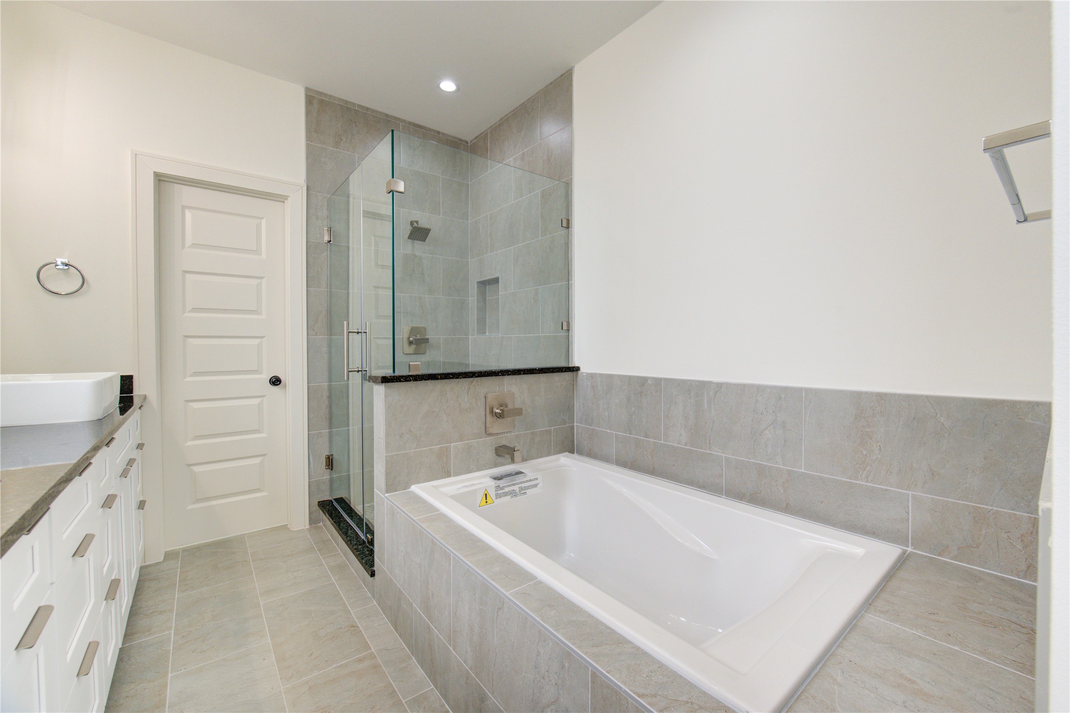 2930 El Fenice Lane Houston, TX 77057 - Photo 22 of 37 a bathroom with a bathtub and a shower