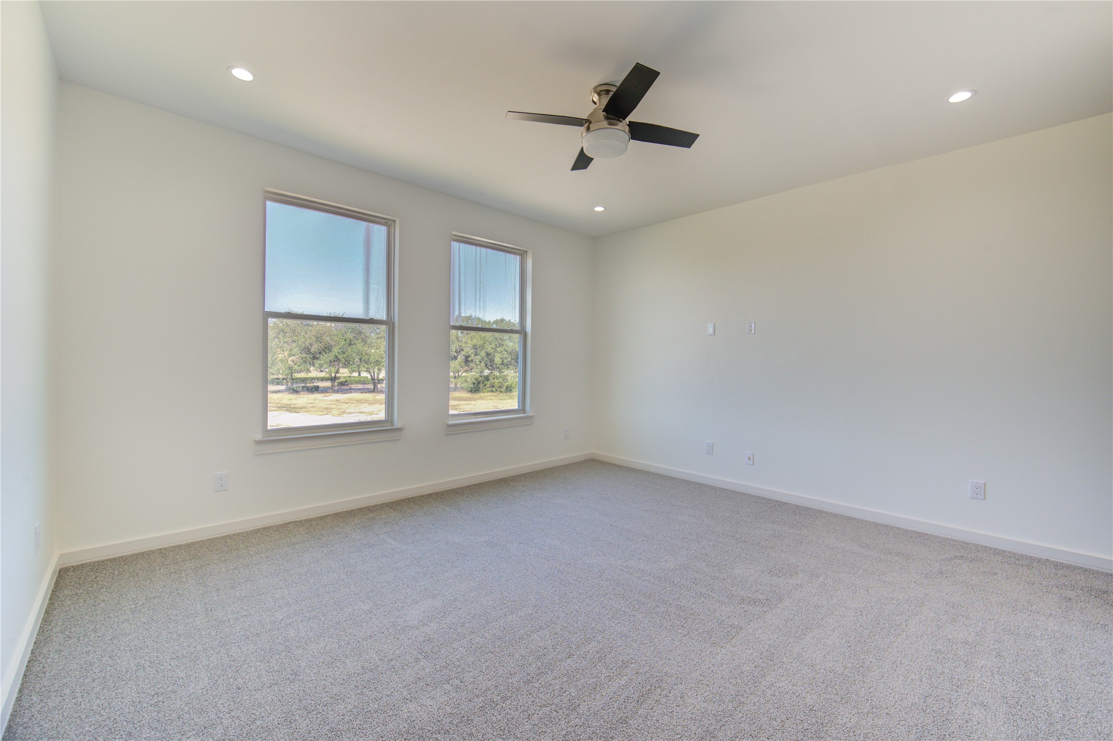 2930 El Fenice Lane Houston, TX 77057 - Photo 31 of 37 an empty room with windows