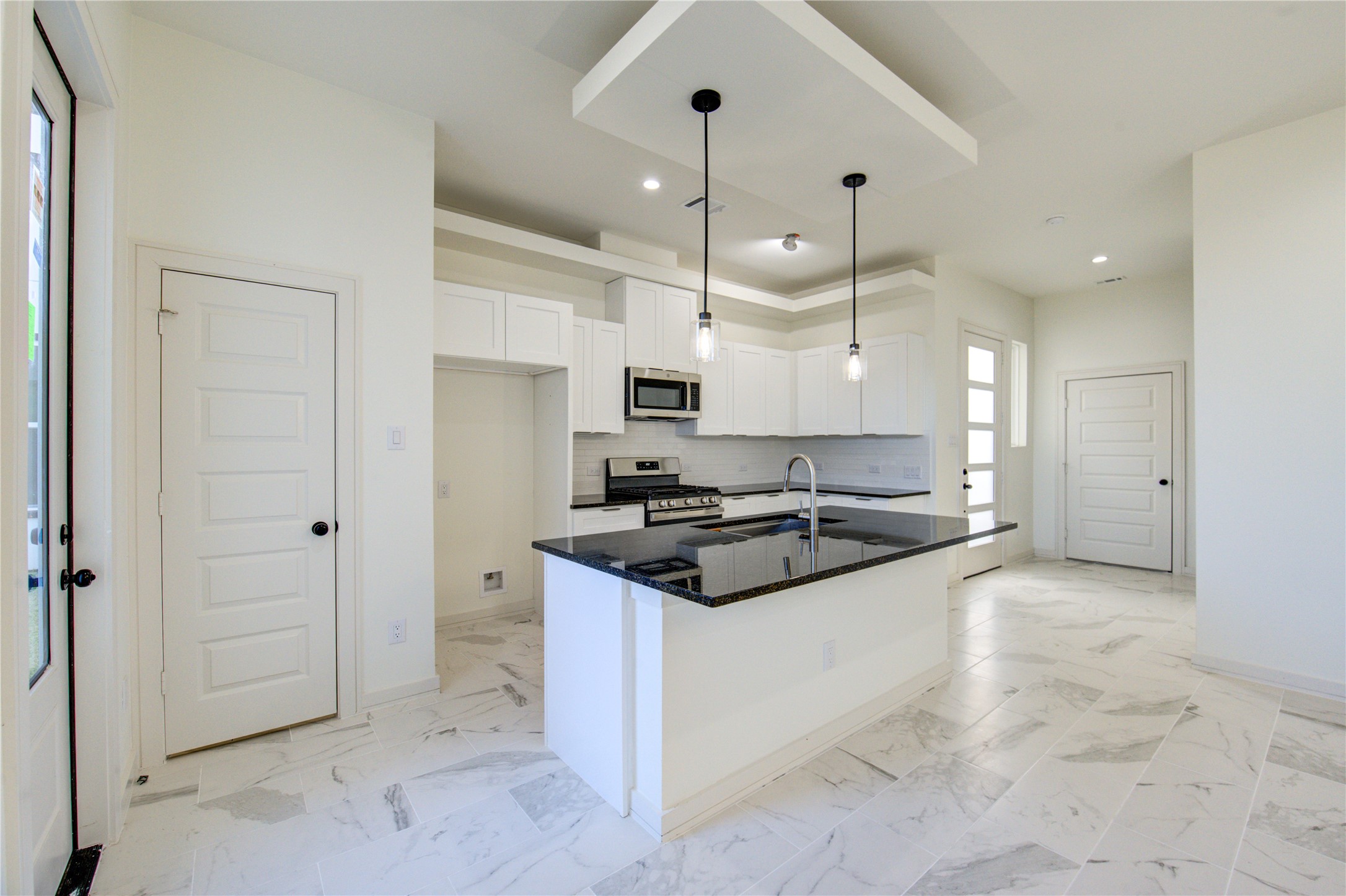 2930 El Fenice Lane Houston, TX 77057 - Photo 7 of 37 a kitchen with stainless steel appliances granite countertop a stove and a refrigerator