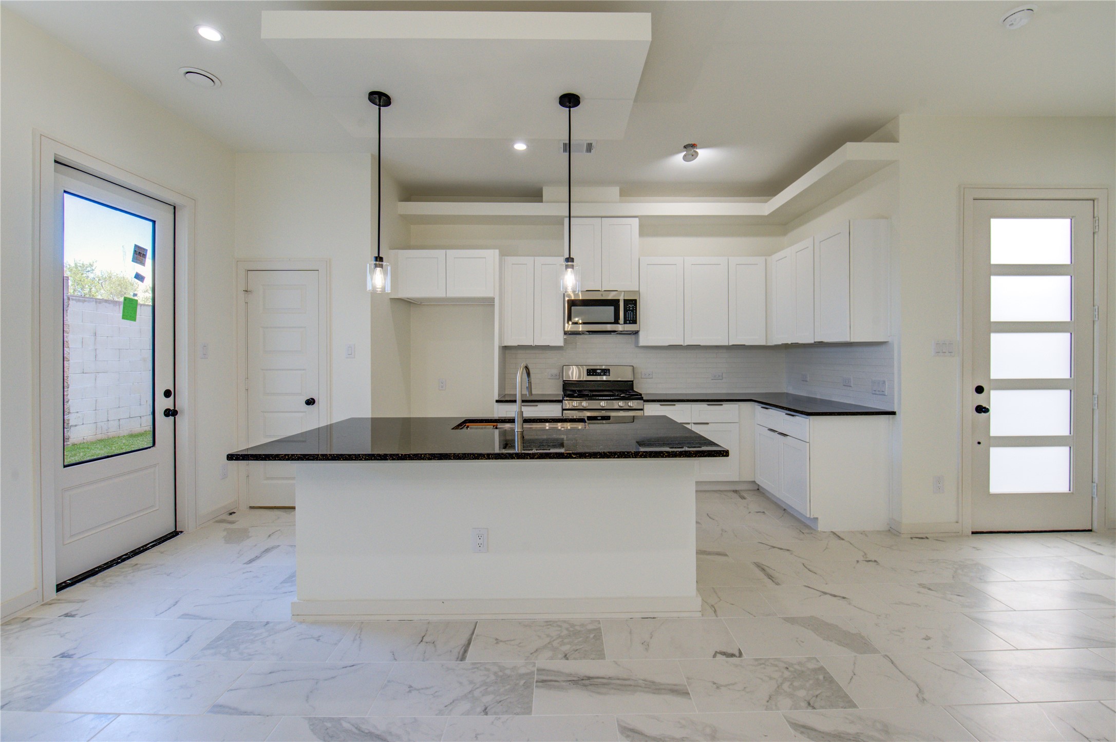 2930 El Fenice Lane Houston, TX 77057 - Photo 8 of 37 a kitchen with stainless steel appliances granite countertop a sink and a stove