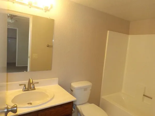 $1,800 | 7770 North 20th Avenue, Phoenix, AZ 85021