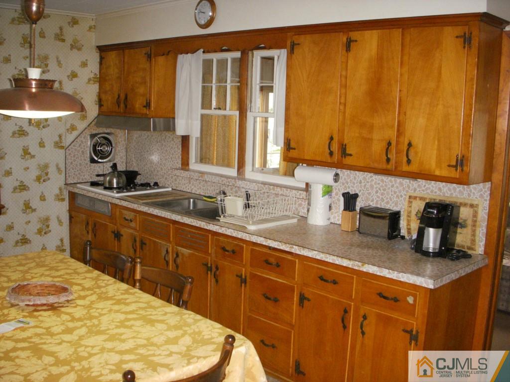 27 Runyon Avenue Edison, NJ 08817 - Photo 12 of 18 Gallery Image 12