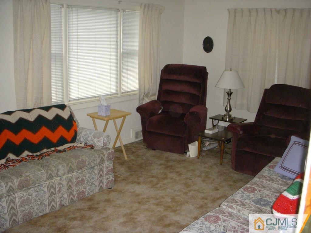 27 Runyon Avenue Edison, NJ 08817 - Photo 13 of 18 Gallery Image 13
