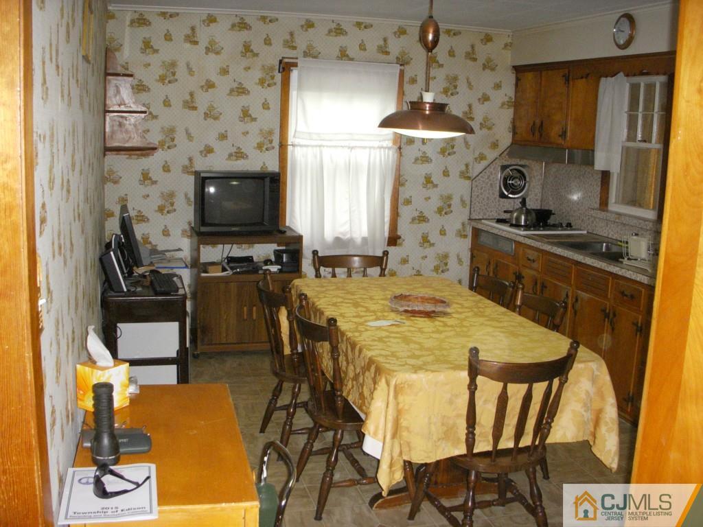 27 Runyon Avenue Edison, NJ 08817 - Photo 15 of 18 Gallery Image 15