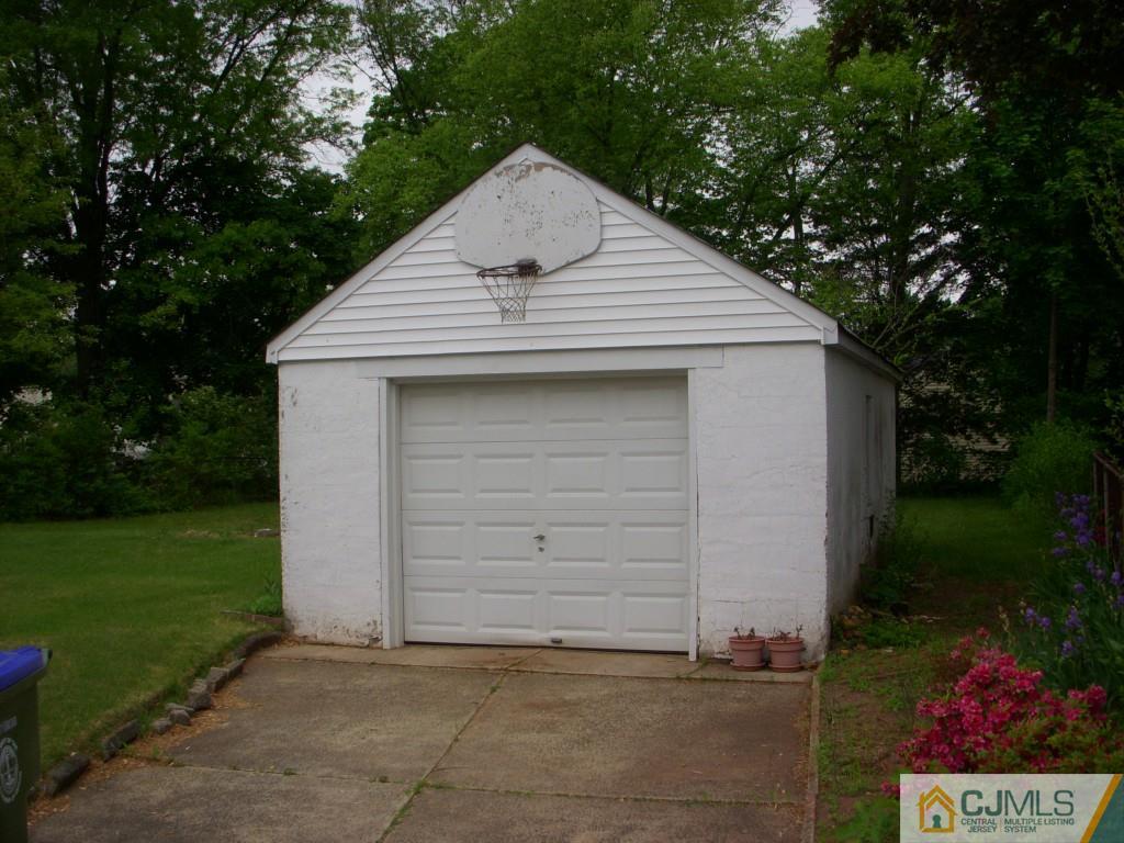 27 Runyon Avenue Edison, NJ 08817 - Photo 4 of 18 Gallery Image 4