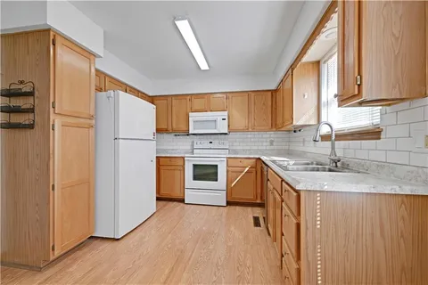 $205,000 | 909 Mission Road, Harrisonville, MO 64701