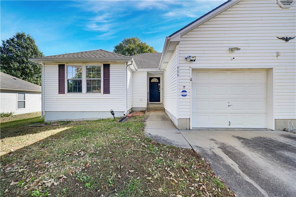 909 Mission Road Harrisonville, MO 64701 - Photo 3 of 23