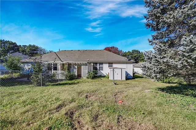 $205,000 | 909 Mission Road, Harrisonville, MO 64701