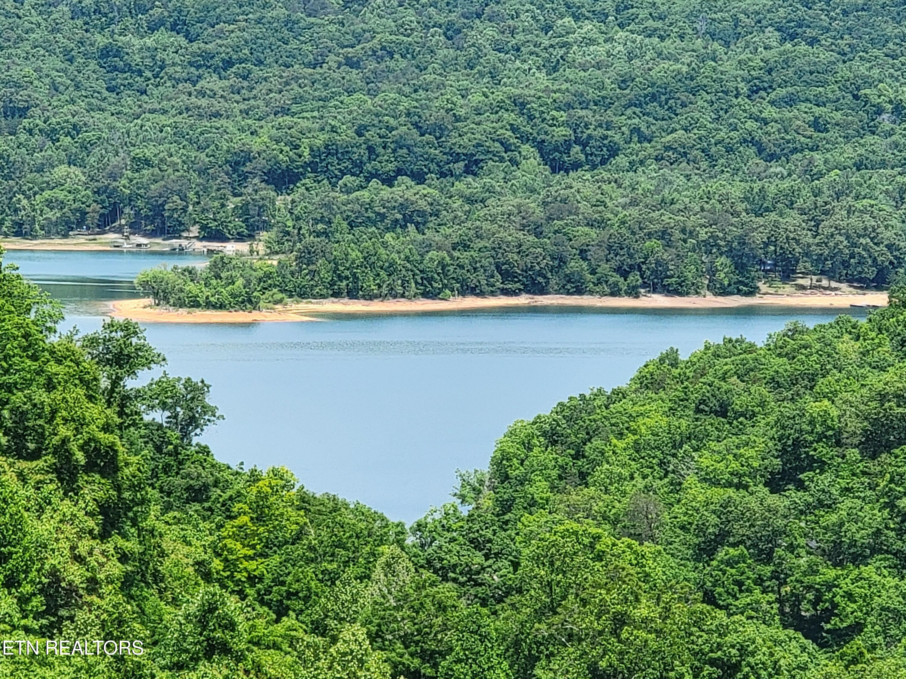 548 Hickory pointe