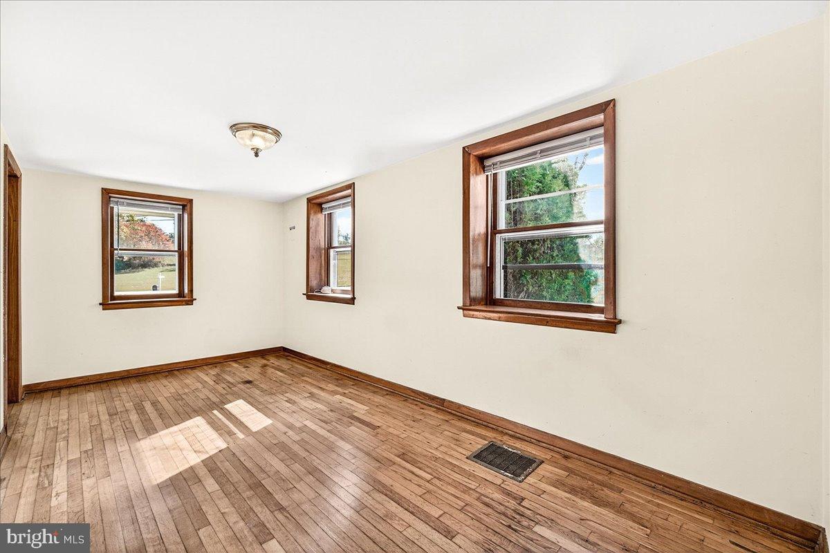 11804 Pleasant Walk Road Myersville, MD 21773 - Photo 18 of 49 an empty room with windows