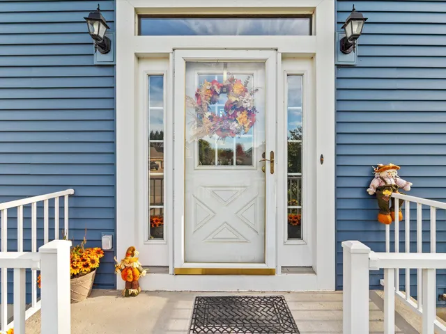a view of entrance door of the house
