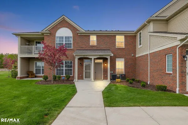 $295,000 | 22095 Aberdeen Drive, Macomb, MI 48042