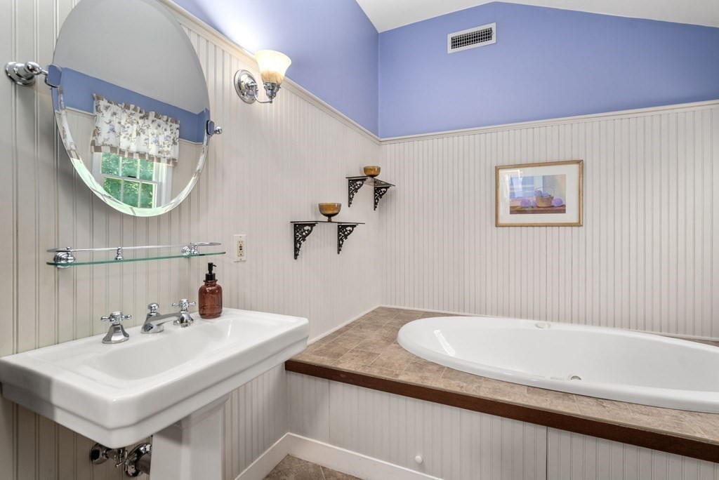 68 Rice Road Wayland, MA 01778 - Photo 16 of 38 Gallery Image 16