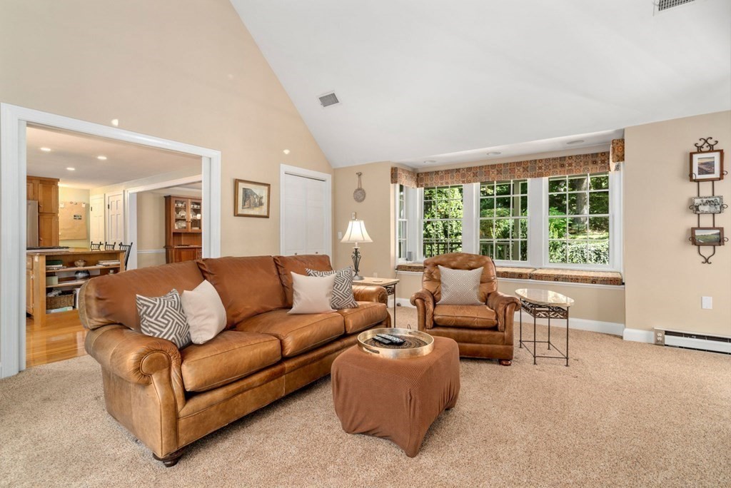 68 Rice Road Wayland, MA 01778 - Photo 4 of 38 Gallery Image 4