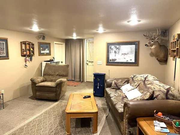 $194,900 | 864 Redwood Drive, Fairmont, MN 56031