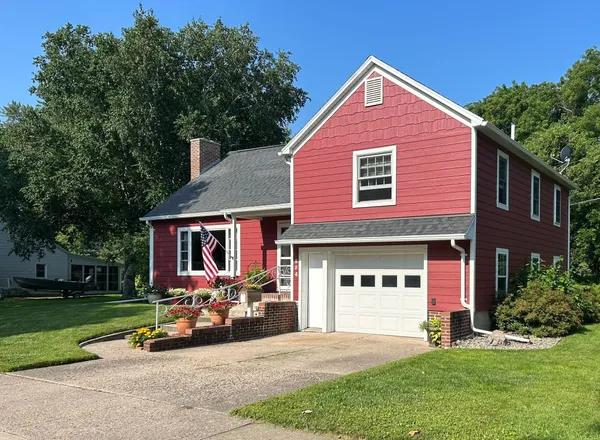 $194,900 | 864 Redwood Drive, Fairmont, MN 56031