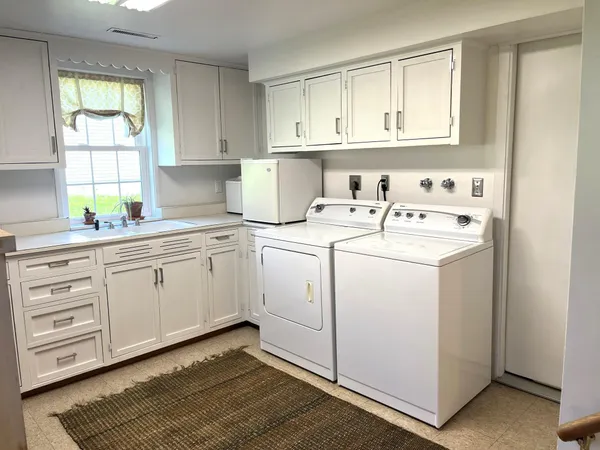 $194,900 | 864 Redwood Drive, Fairmont, MN 56031