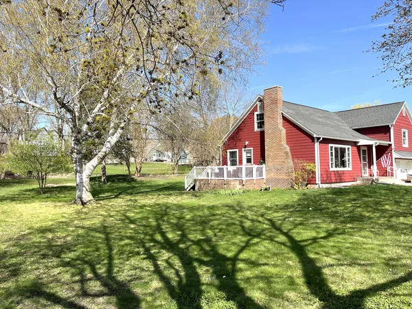 $194,900 | 864 Redwood Drive, Fairmont, MN 56031