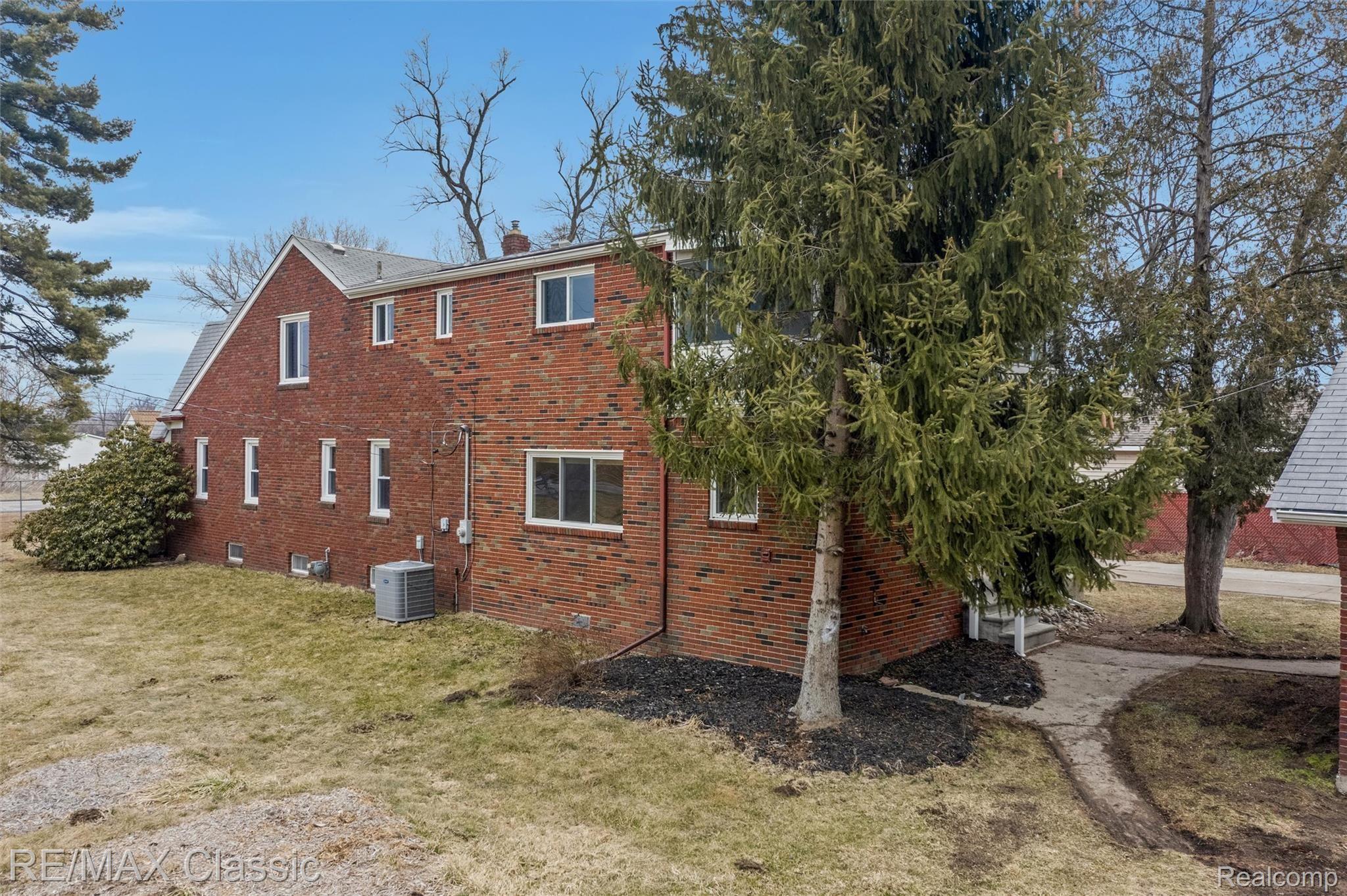 24711 Pennsylvania Road Romulus, MI 48174 - Photo 59 of 63 Side Yard