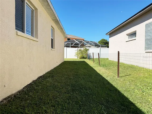 a view of a house with backyard and a garden