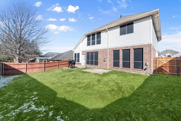 a view of an house with backyard space and porch