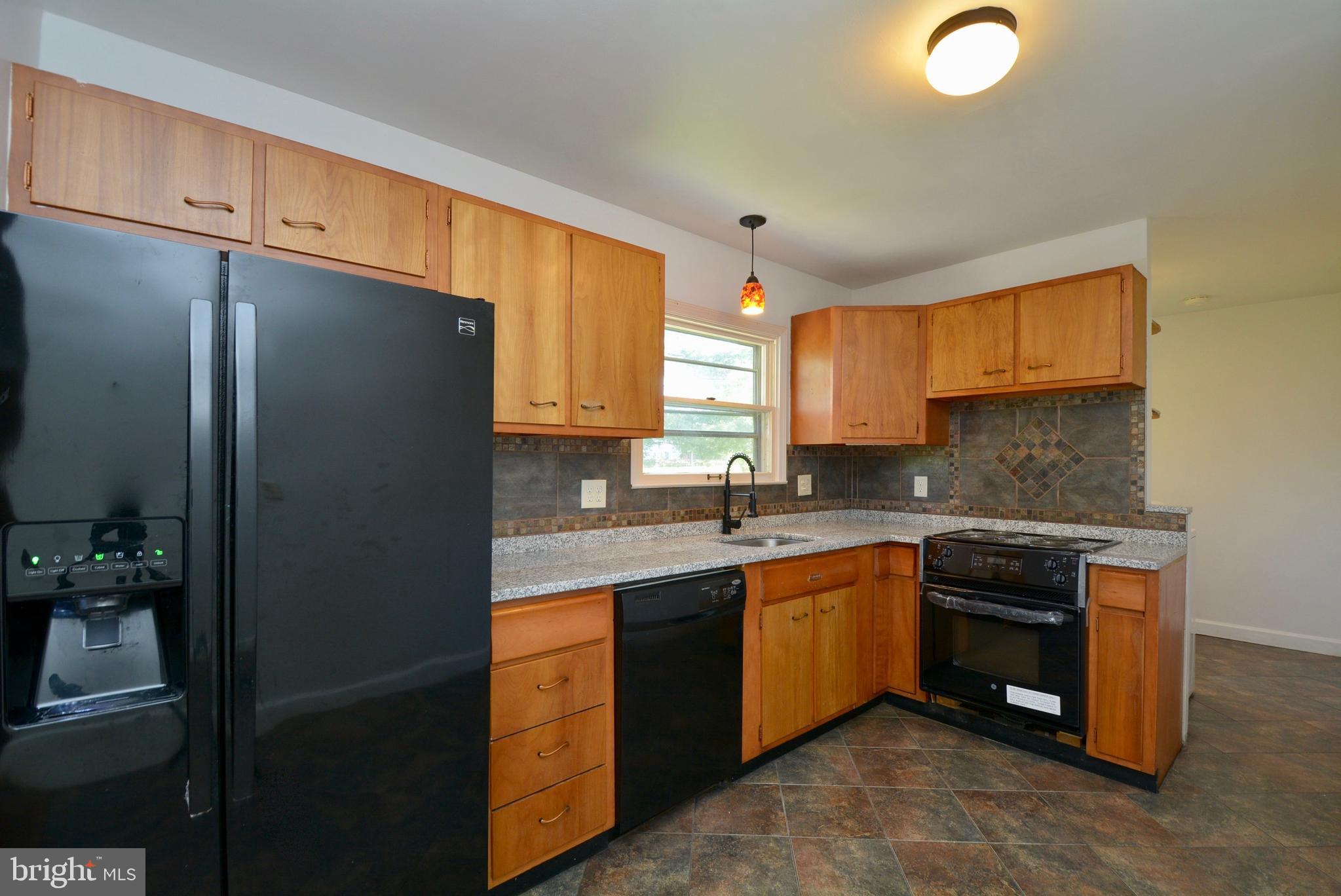 405 East Poplar Road Sterling, VA 20164 - Photo 12 of 30 Kitchen w/new granite counters