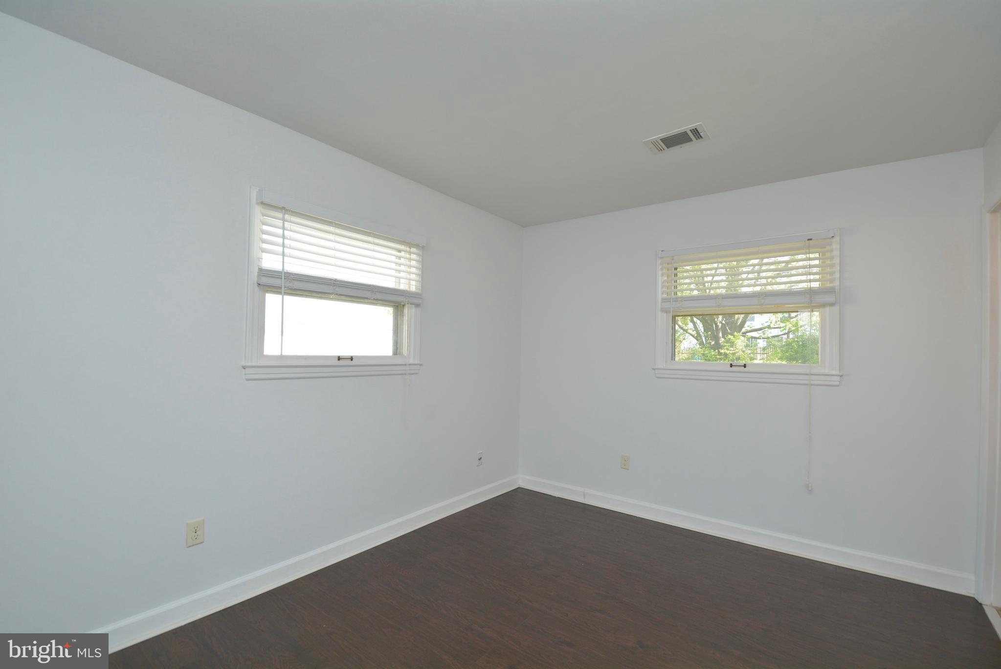 405 East Poplar Road Sterling, VA 20164 - Photo 17 of 30 Secondary bedroom