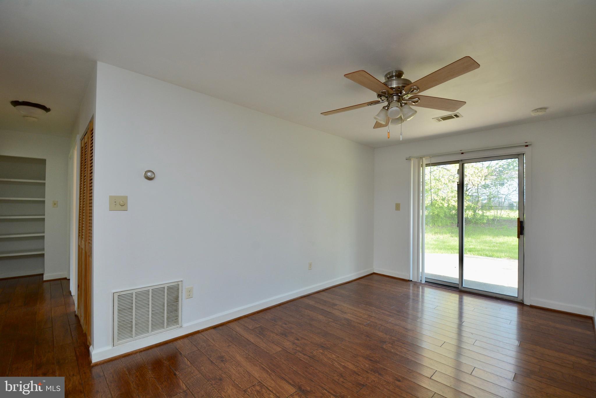 405 East Poplar Road Sterling, VA 20164 - Photo 9 of 30 Dining room w/hardwood laminate floors
