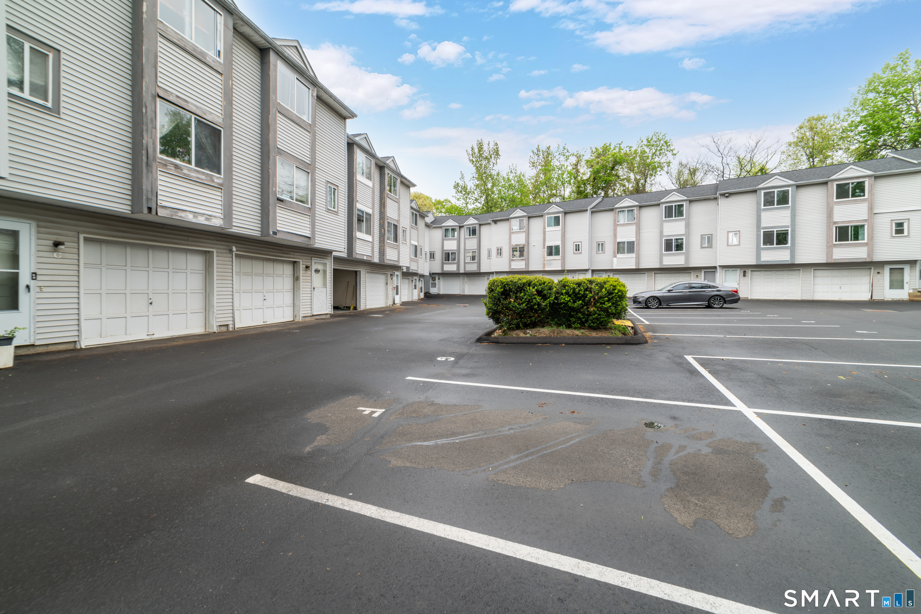 35 Pearl Lake Road, Unit L Waterbury, CT 06706 - Photo 3 of 25