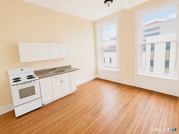 $1,100 | 105 Bank Street, Unit 2G, Waterbury, CT 06702