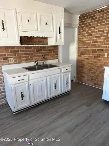 $950 | 857 Throop Street, Unit 2, Dickson City, PA 18519