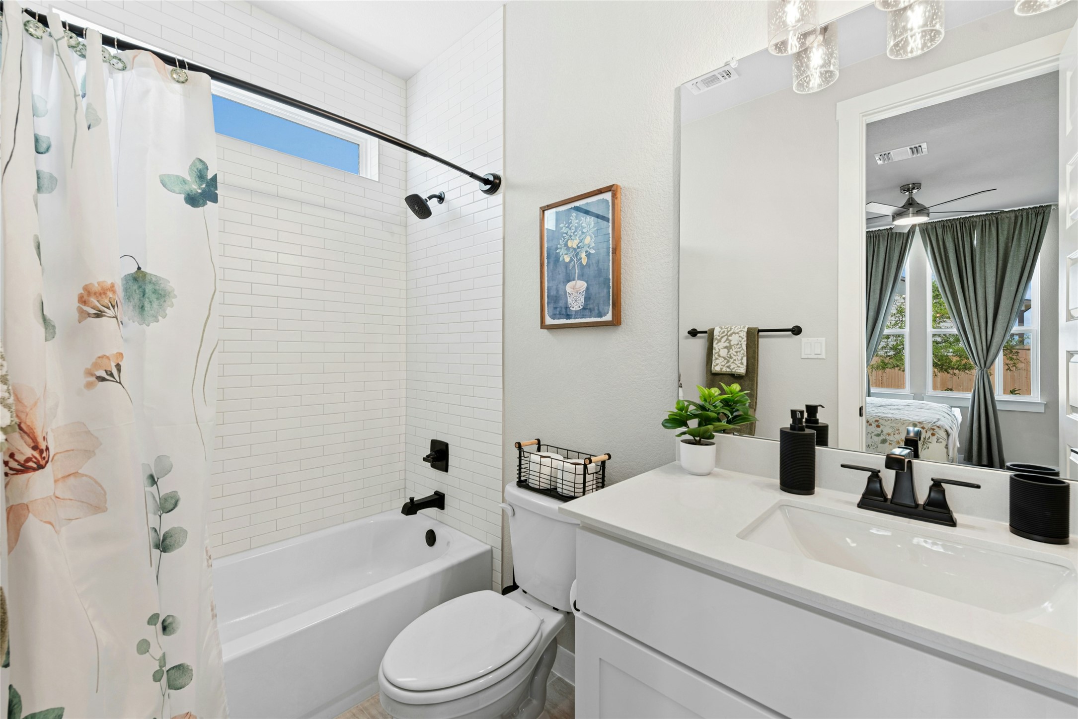 16213 Smithers Road Manor, TX 78653 - Photo 29 of 37 Ensuite bathroom featuring vanity, shower / tub combo with curtain, and a ceiling fan
