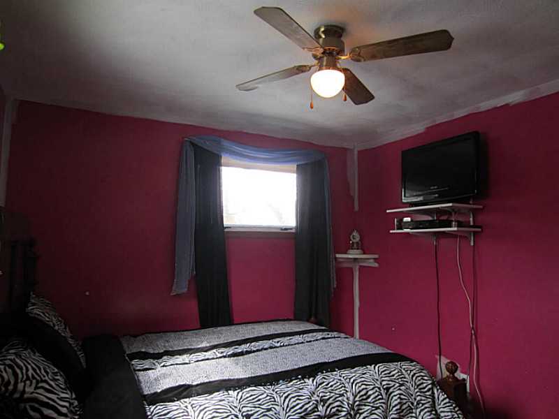 292 Strawberry Field Road Warwick, RI 02886 - Photo 18 of 25 Bedroom.