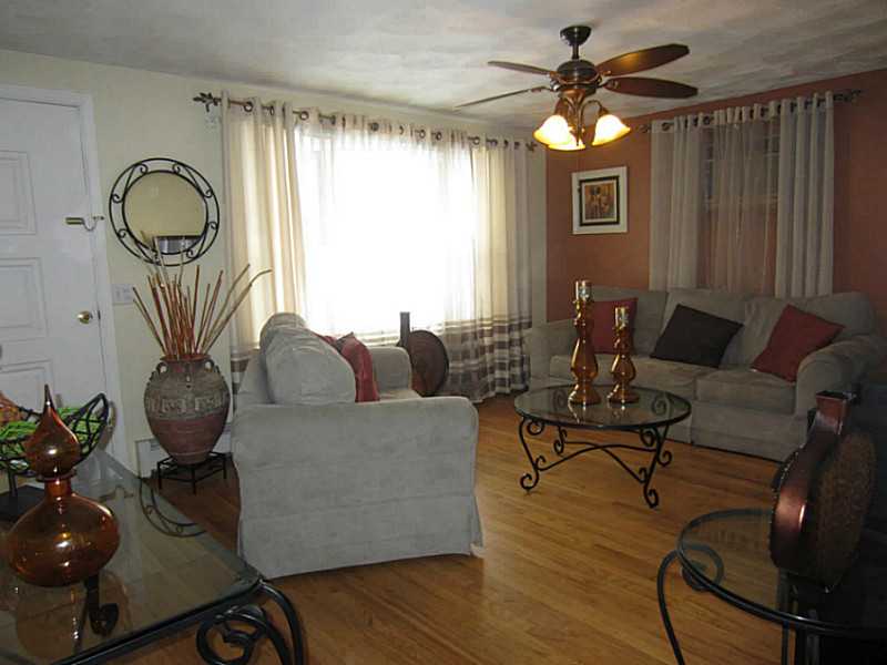 292 Strawberry Field Road Warwick, RI 02886 - Photo 4 of 25 Living Room.