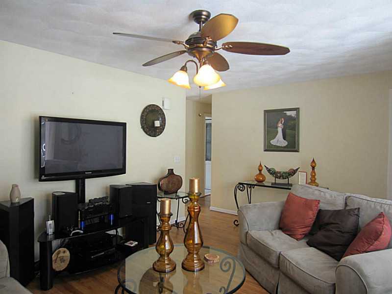 292 Strawberry Field Road Warwick, RI 02886 - Photo 5 of 25 Living Room.