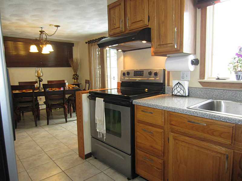 292 Strawberry Field Road Warwick, RI 02886 - Photo 8 of 25 Kitchen.