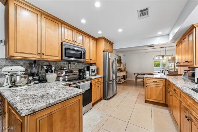 $495,000 | 6519 East Town And River Road, Fort Myers, FL 33919