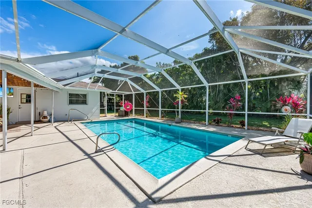 $495,000 | 6519 East Town And River Road, Fort Myers, FL 33919