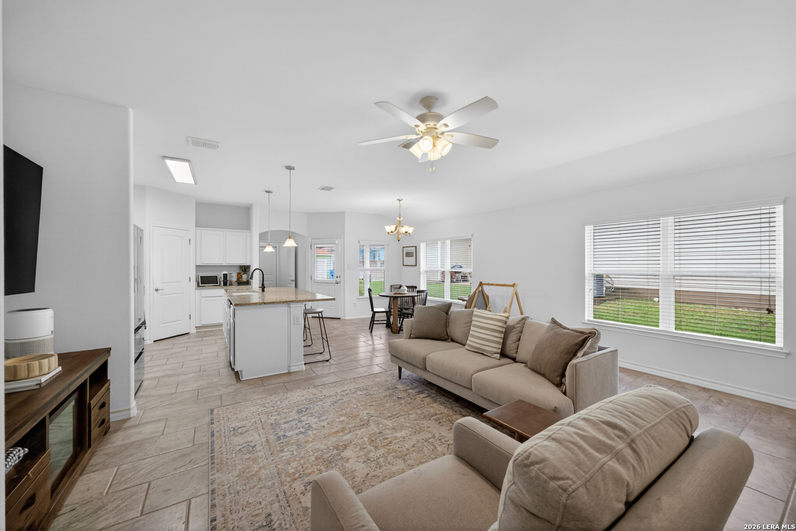 185 Lark Hill Road Floresville, TX 78114 - Photo 9 of 40