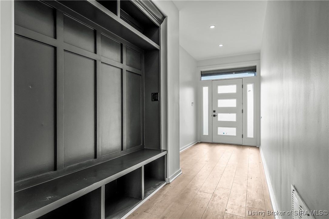 1020 Ridgeview Drive Jeffersonville, IN 47130 - Photo 5 of 82