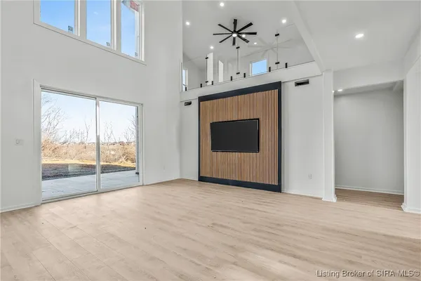 $799,900 | 1020 Ridgeview Drive, Jeffersonville, IN 47130