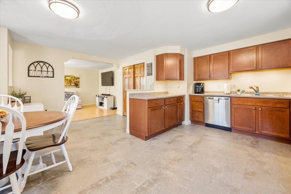 483 New Dam Road Waterboro, ME 04061 - Photo 5 of 40 Kitchen