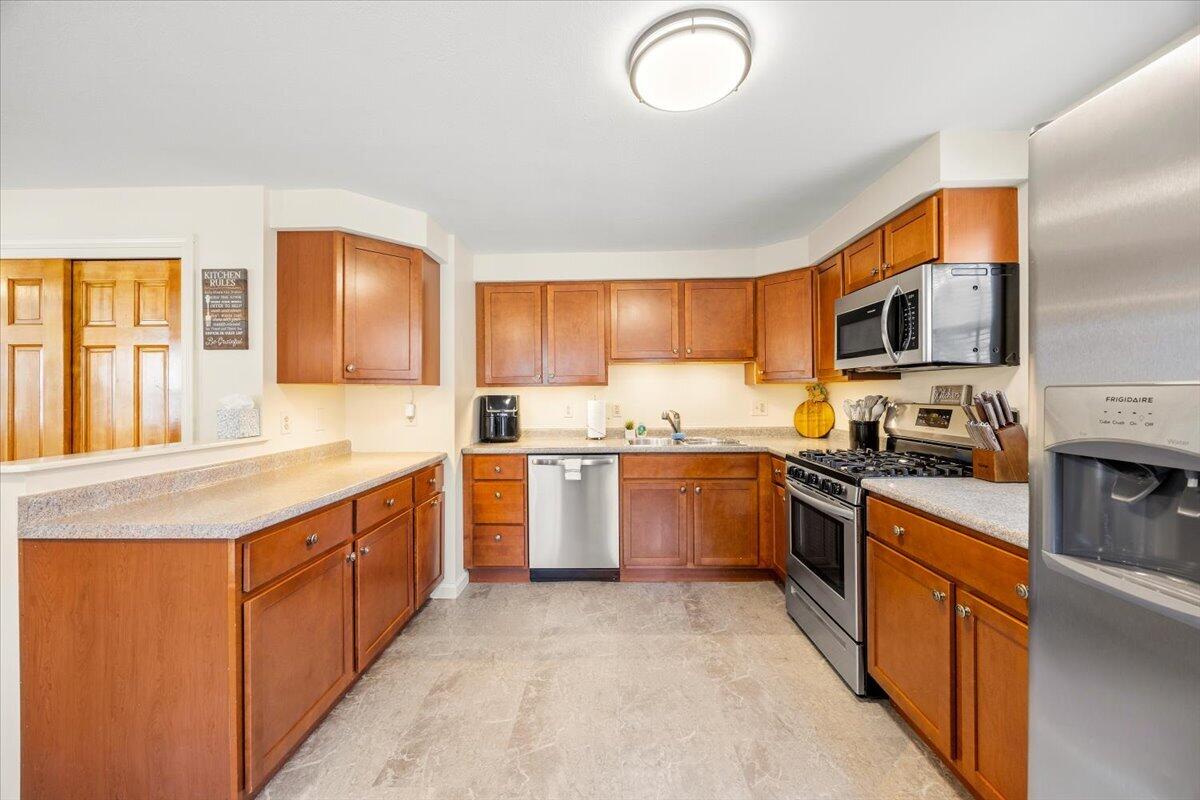 483 New Dam Road Waterboro, ME 04061 - Photo 6 of 40 Kitchen