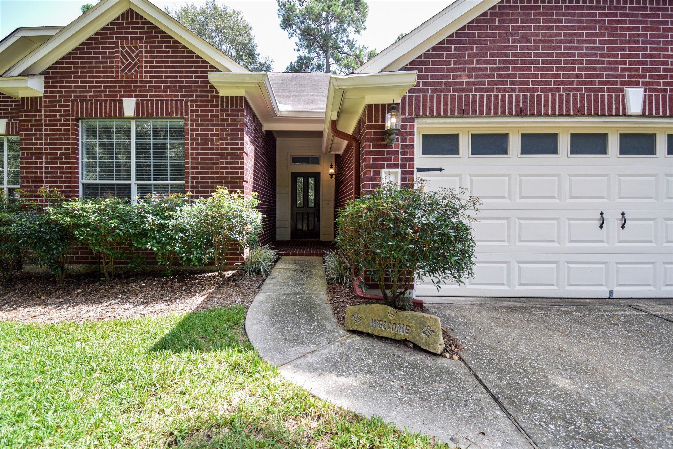 34 South Rambling Ridge Place Conroe, TX 77385 - Photo 6 of 50