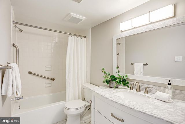 $401,000 | 1800 Old Meadow Road, Unit 803, McLean, VA 22102