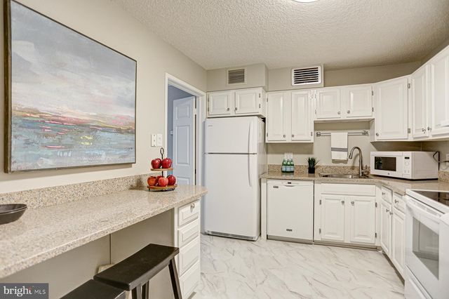 $401,000 | 1800 Old Meadow Road, Unit 803, McLean, VA 22102