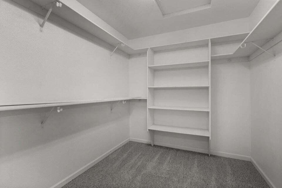 16840 Hawthorne Avenue Anderson, CA 96007 - Photo 16 of 37 a view of an empty walk in closet