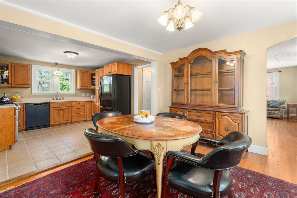 8 Cardinal Road Worcester, MA 01602 - Photo 5 of 37 Gallery Image 5